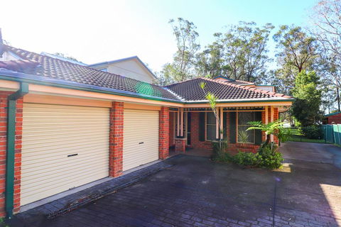 Kingfisher LakeHouse - Accommodation Burleigh 2