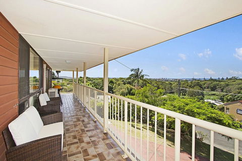 KINGSCLIFF HOLIDAY HOME ON THE HILL - SYD'S VIEW - Accommodation Burleigh 3