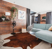 Kirra Hill Coolangatta Renovated Apt w Beach Views - Accommodation Burleigh