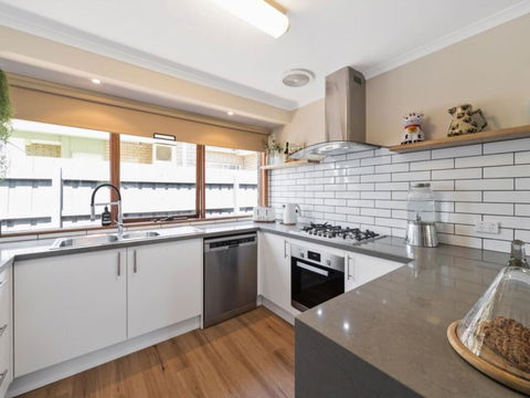 KO's Hideaway - Accommodation Burleigh 0