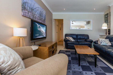 Kooringal, Unit 5/105 Soldiers Point Road - Accommodation Burleigh 2
