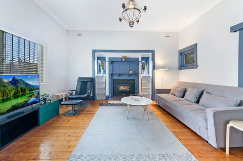 KOZYGURU ARNCLIFFE SYDNEY AIRPORT RENOVATED COTTAGE 3 BED HOUSE NAR232 - Accommodation Burleigh 0