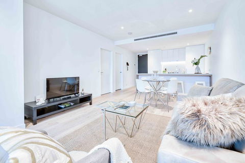 KOZYGURU FORTITUDE VALLEY HIGH LEVEL 2 BED APT + FREE PARKING QFV179-2612 - Accommodation Burleigh 2