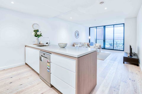 KOZYGURU FORTITUDE VALLEY HIGH LEVEL 2 BED APT + FREE PARKING QFV179-2612 - Accommodation Burleigh 1