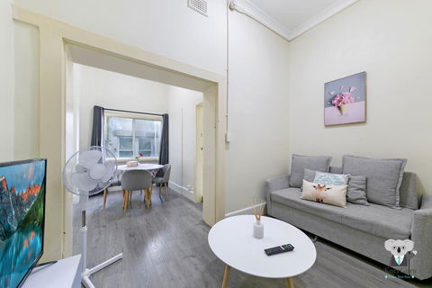 KOZYGURU Kings Cross SKY GARDEN Studio CBD - Accommodation Burleigh 2