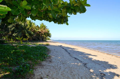 Kurrimine Beach Huts - Accommodation Burleigh 1