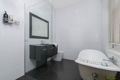 Lady Meredith In Elwood - Accommodation Burleigh 3