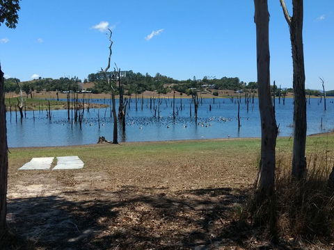 Lake Tinaroo Waterfrontage - Accommodation Burleigh 2