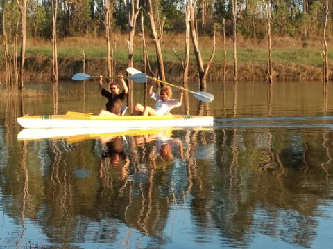 Lake Tinaroo Waterfrontage - Accommodation Burleigh 3