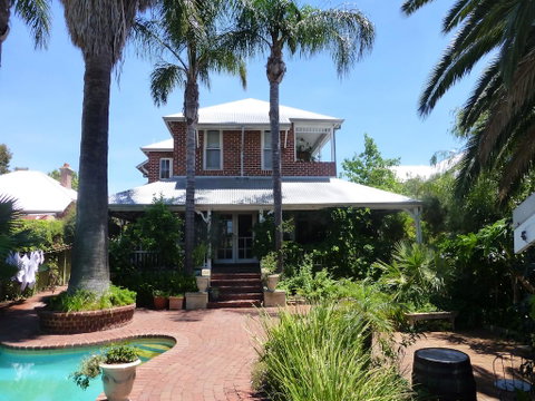 Lakeside Bed & Breakfast - Accommodation Burleigh 0