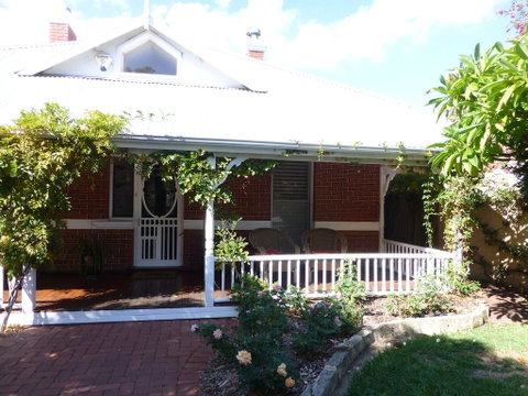 Lakeside Bed & Breakfast - Accommodation Burleigh 1
