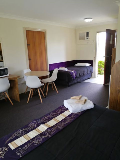 Lakeside Lodge Motel - Accommodation Burleigh 3