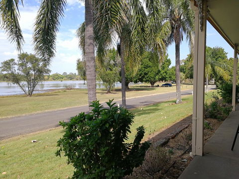 Lakeside Lodge Motel - Accommodation Burleigh 0