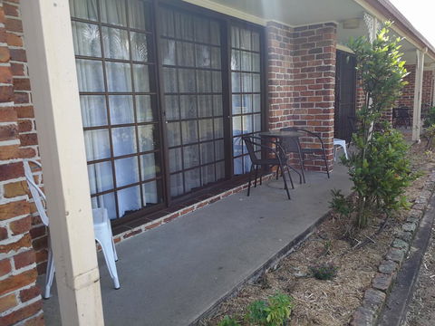 Lakeside Lodge Motel - Accommodation Burleigh 2