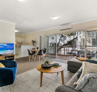 Large and Airy Unit in Quiet Riverside Suburb - Accommodation Burleigh