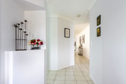 Large Executive And Family Home - Flinders View - Accommodation Burleigh 3