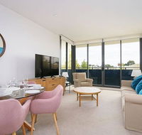 Large Modern 2 Bedroom Apartment near Lake Claremont - Accommodation Burleigh