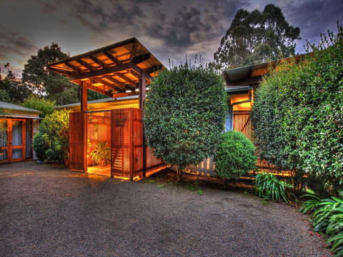 Laurels - Accommodation Burleigh 0