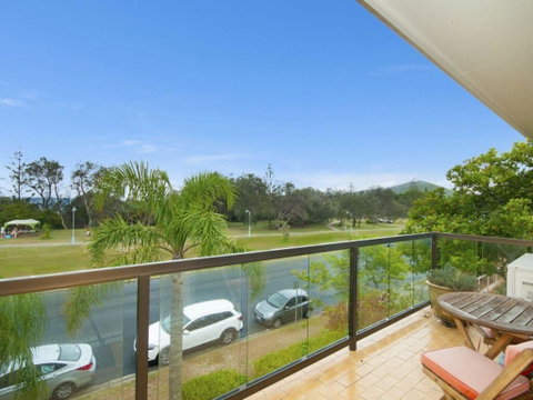 Lawson Beachfront - Accommodation Burleigh 1