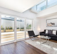 Leichhardt Self-Contained Modern One-Bedroom Apartment 9NOR - Accommodation Burleigh