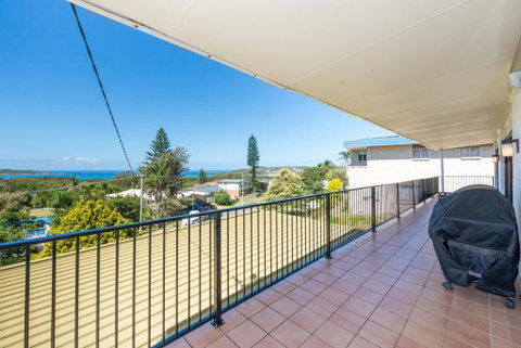 Lentara St 12 - Fingal Bay - Accommodation Burleigh 0
