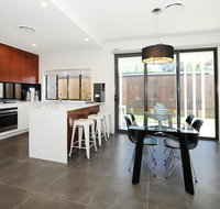 Lewis Street Apartments by Kirsten Serviced Accommodation - Accommodation Burleigh
