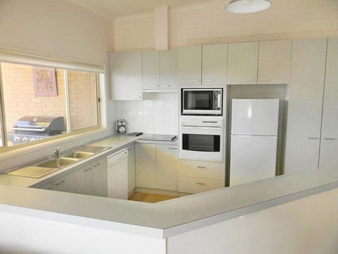 LIFE'S A BEACH - Accommodation Burleigh 3