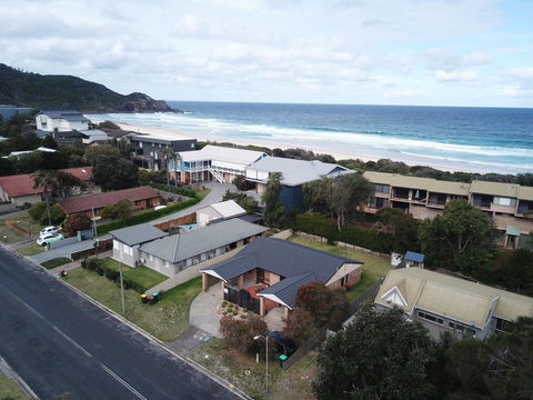 LIFES A BEACH 1 - Accommodation Burleigh 0