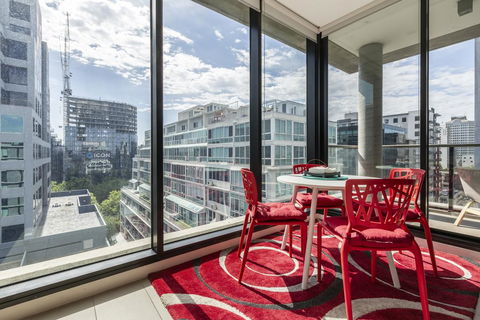 LIGHT, AIRY, SPACIOUS QUEENS ROAD APARTMENT - Accommodation Burleigh 1