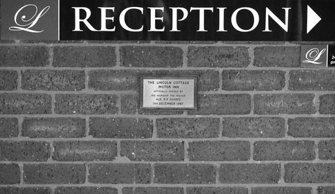 Lincoln Cottage Motor Inn - Accommodation Burleigh 1