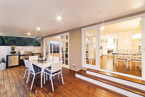 Luxurious Hampton Style 3 Bedroom House - Accommodation Burleigh 0
