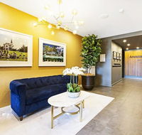 Luxury Apartment Opposite Train Station in Cannon Hill and 17 minutes from the City - Accommodation Burleigh