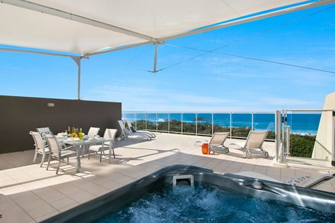 LUXURY BALE PENTHOUSE & JACUZZI SPA 1328 NORTH CULTURE - Accommodation Burleigh 1