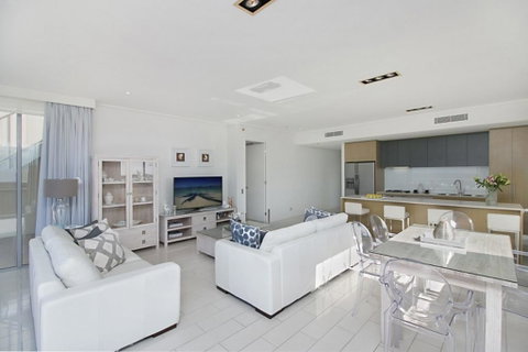 LUXURY BALE PENTHOUSE & JACUZZI SPA 1328 NORTH CULTURE - Accommodation Burleigh 3