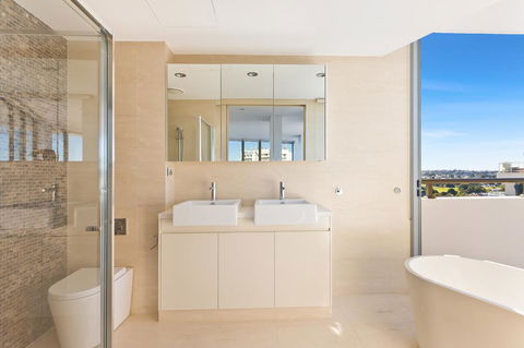 Luxury Ocean Penthouse - Accommodation Burleigh 1