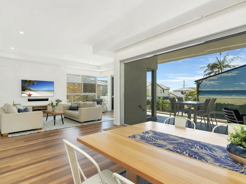 Luxury On Currumbin Beach - Accommodation Burleigh 0