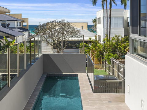 Luxury On Currumbin Beach - Accommodation Burleigh 3