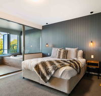 Luxury Spa Retreat with Ocean and Hinterland Views - Accommodation Burleigh