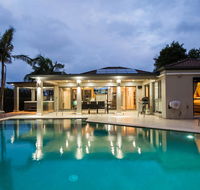 Luxury Waterfront Home - Accommodation Burleigh