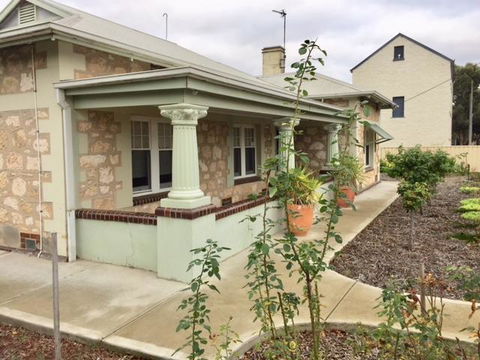 MacDonnell House Naracoorte - Accommodation Burleigh 1