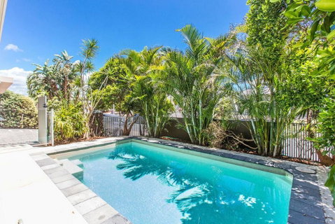 Malibu Beach House @ Corporate Boardies - Accommodation Burleigh 1