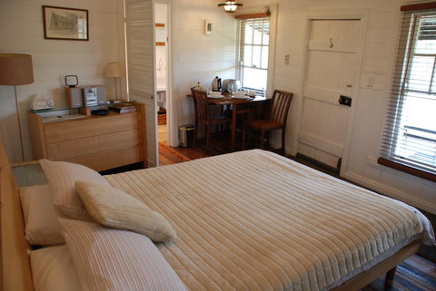 Mancuso Country Cottage Retreat - Accommodation Burleigh 3
