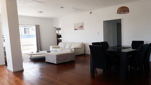 Maple Villa - Accommodation Burleigh 2