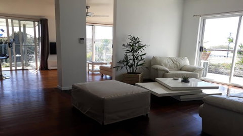 Maple Villa - Accommodation Burleigh 3
