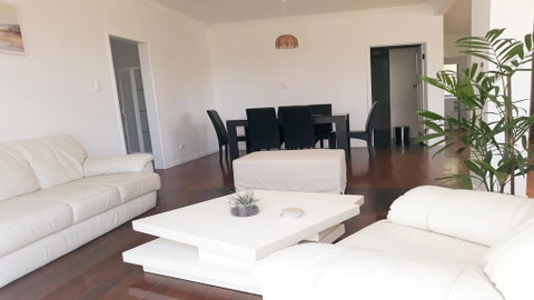 Maple Villa - Accommodation Burleigh 1