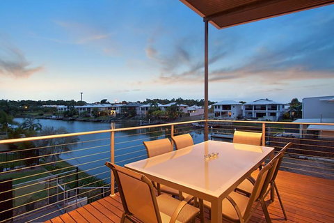 Marina Views Townhouse - Accommodation Burleigh 1