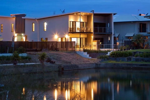 Marina Views Townhouse - Accommodation Burleigh 2