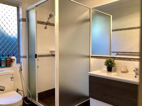 Massive Home (7 Mins To City) - Accommodation Burleigh 3