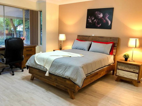 Massive Home (7 Mins To City) - Accommodation Burleigh 2