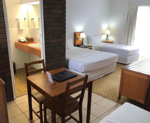 Matador Motor Inn - Accommodation Burleigh 1